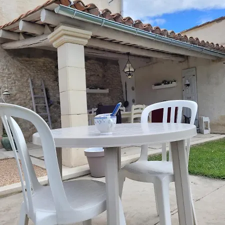 Дом отдыха Grange Voutee Avec Jardin *