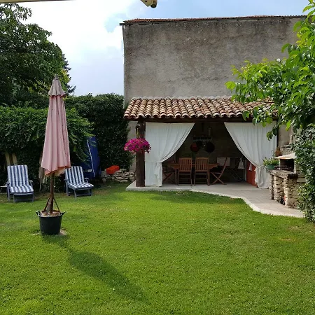 Дом отдыха Grange Voutee Avec Jardin
