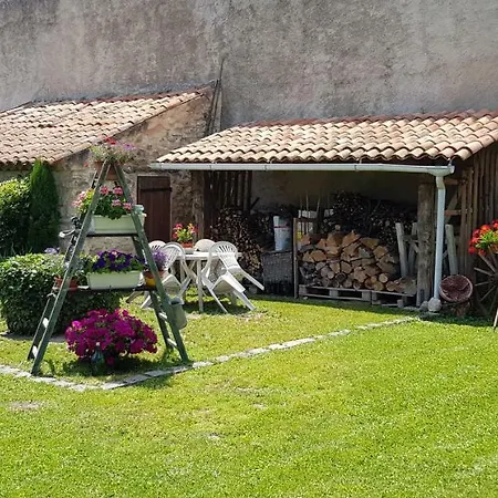 Дом отдыха Grange Voutee Avec Jardin