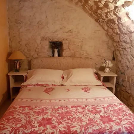 Дом отдыха Grange Voutee Avec Jardin