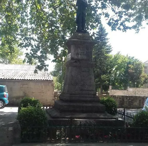 Grange Voutée Avec Jardin * Mane (Alpes-de-Haute-Provence)